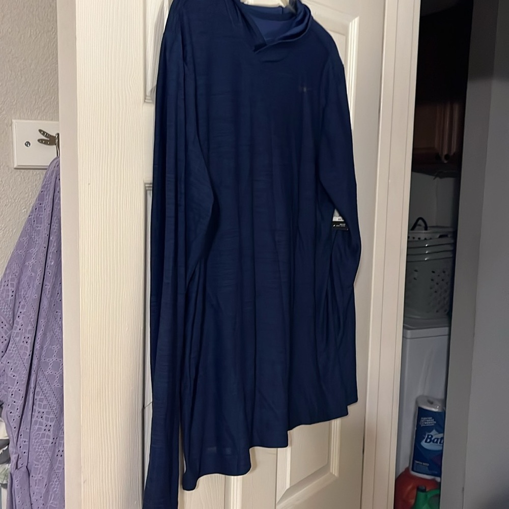 NWT- Men’s Dry Fit Long sleeved shirt with hood